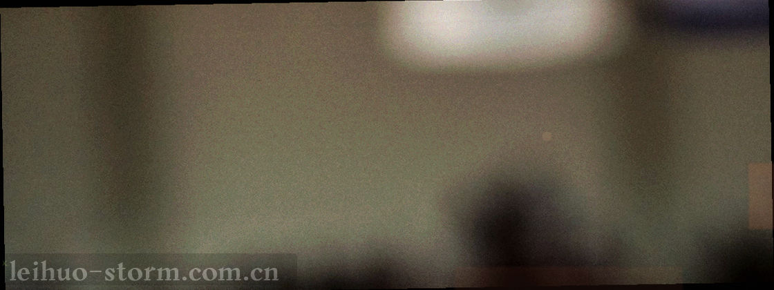 细密交错的抽象雷电纹线条衬底，深浅层叠如印刷网点